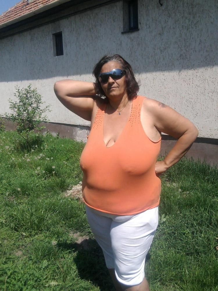20P BBW - Mature - Clothed 4