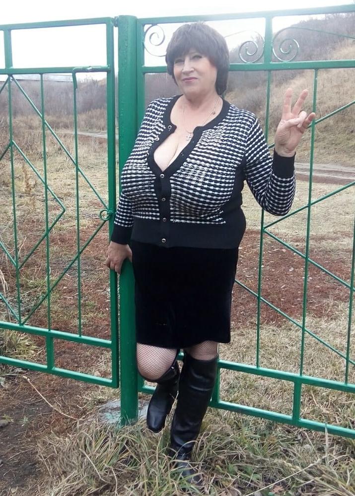 25P Busty Russian Woman 3643