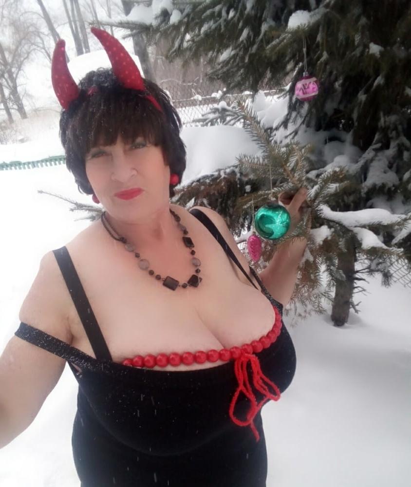 25P Busty Russian Woman 3643