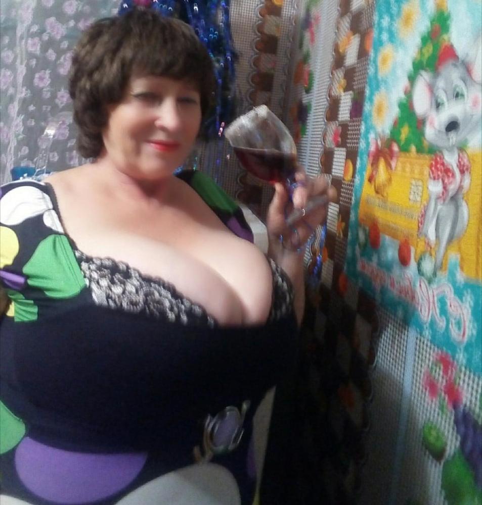 25P Busty Russian Woman 3643