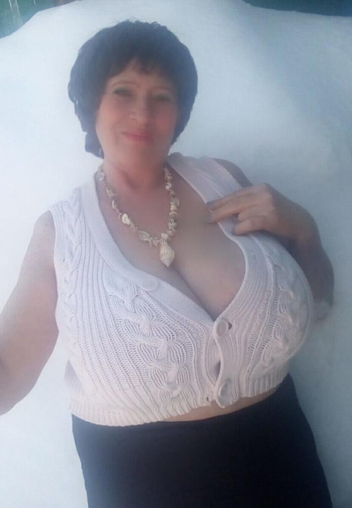 25P Busty Russian Woman 3643