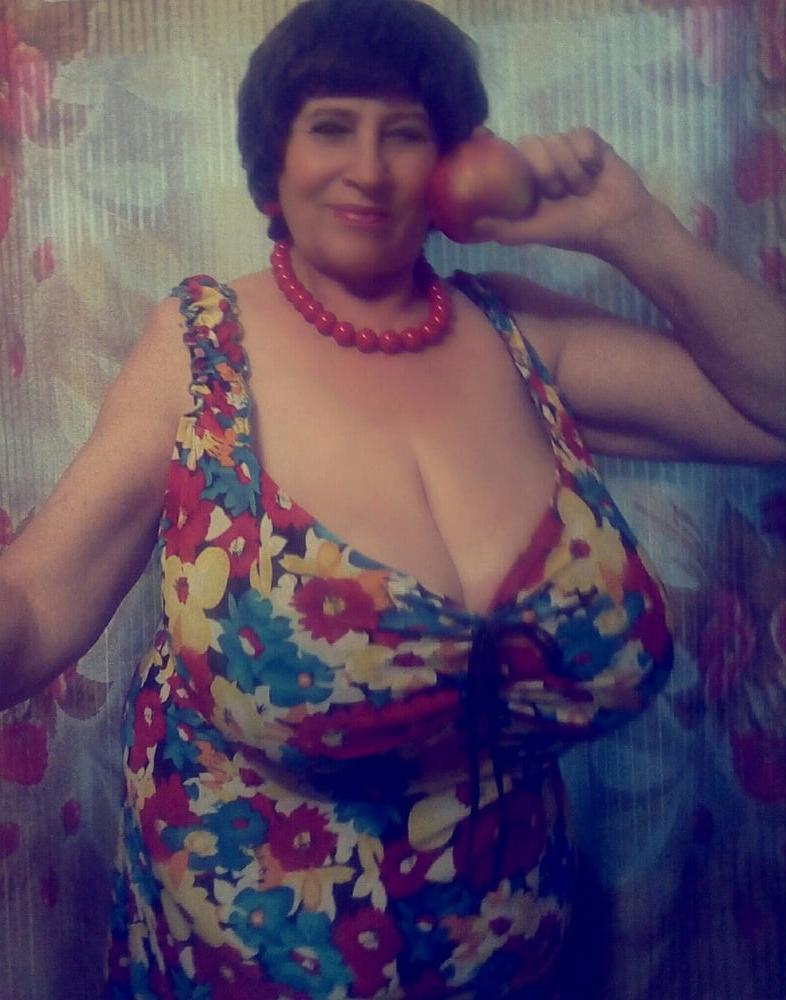 25P Busty Russian Woman 3643