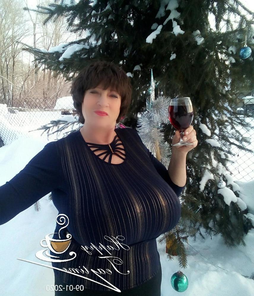 25P Busty Russian Woman 3643