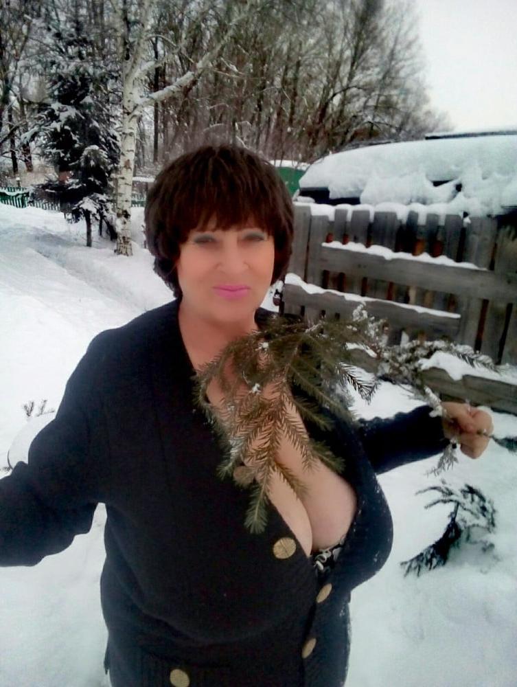 25P Busty Russian Woman 3643