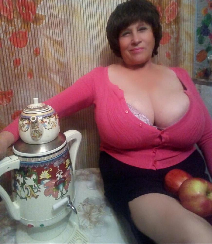 25P Busty Russian Woman 3643
