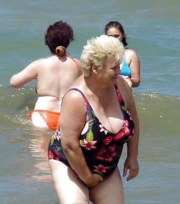 16P Bbw mix 640 (Big older women in swimsuite)