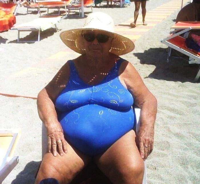 16P Bbw mix 640 (Big older women in swimsuite)