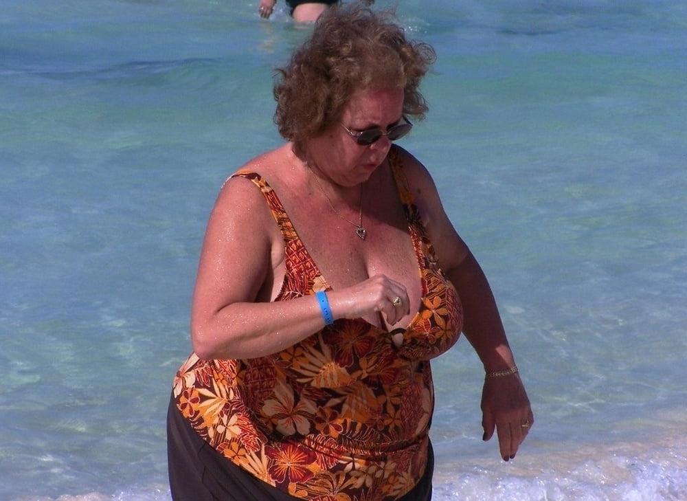 16P Bbw mix 640 (Big older women in swimsuite)