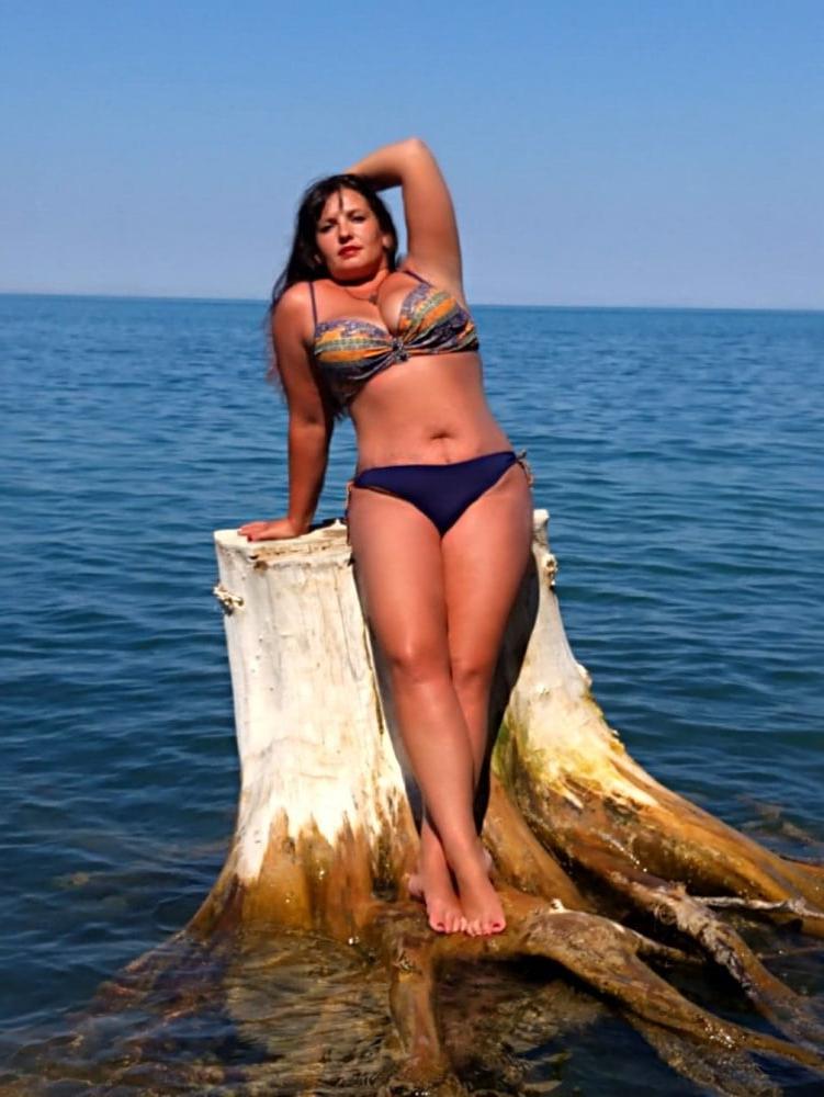 13P Busty Russian Woman 3640