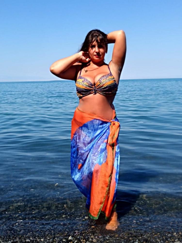 13P Busty Russian Woman 3640