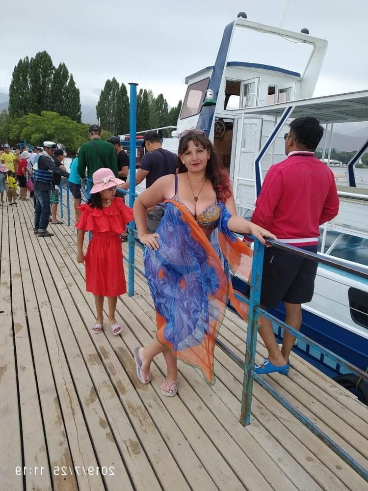 13P Busty Russian Woman 3640