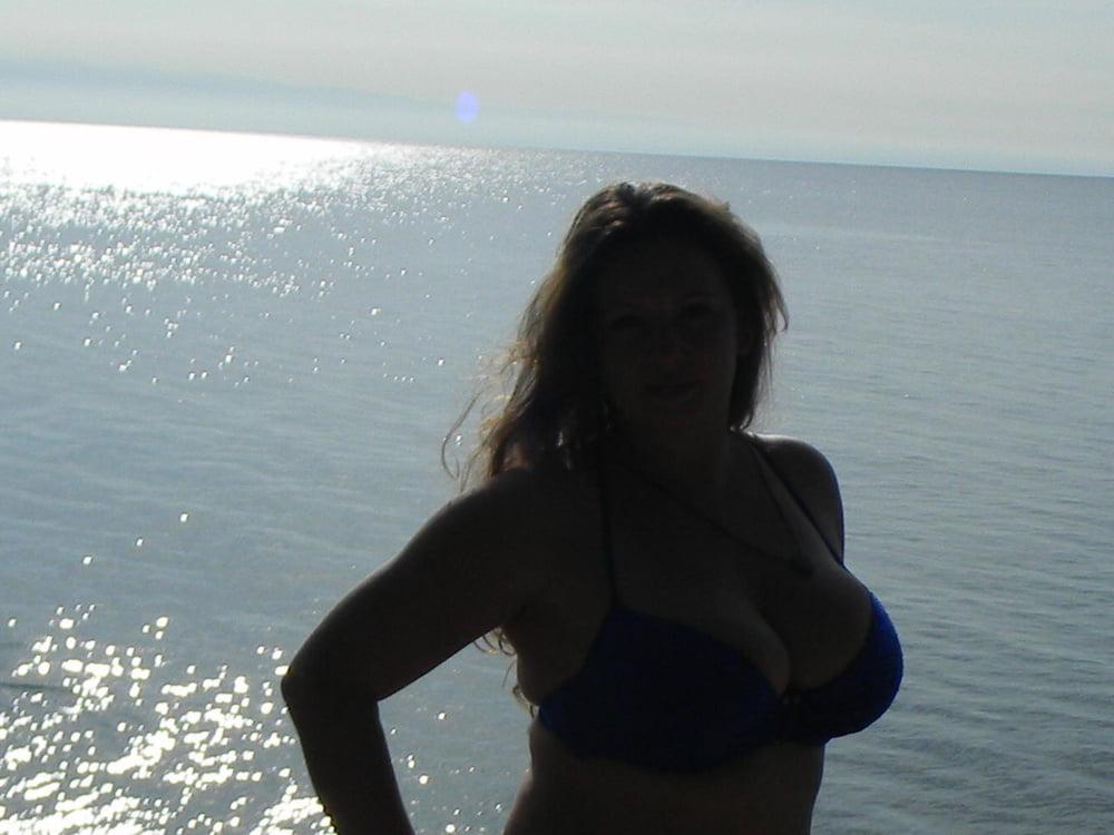 13P Busty Russian Woman 3640