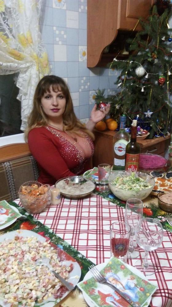 13P Busty Russian Woman 3640