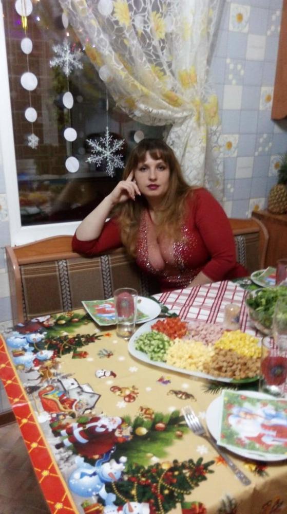 13P Busty Russian Woman 3640