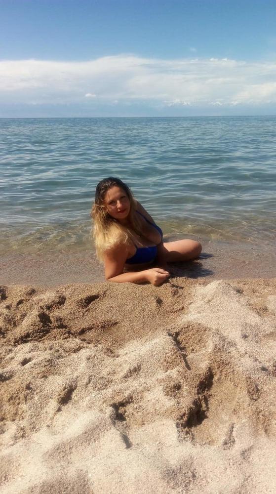 13P Busty Russian Woman 3640