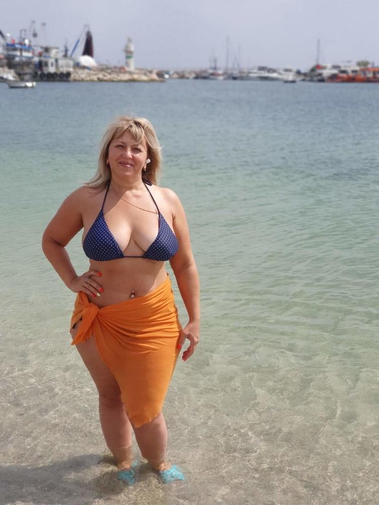 15P Busty Russian Woman 3635