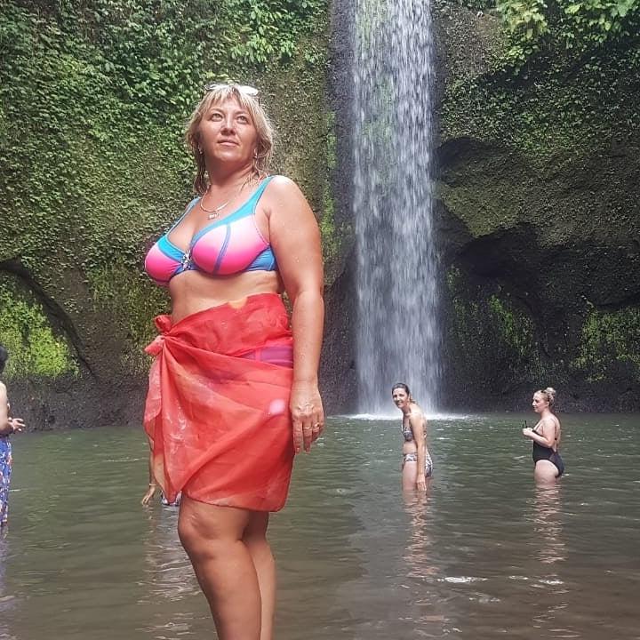 15P Busty Russian Woman 3635