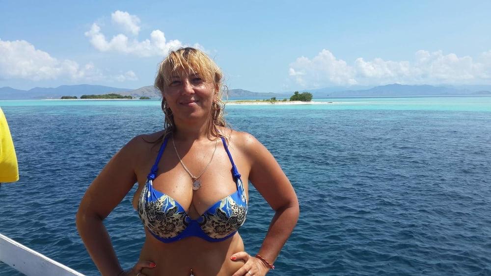 15P Busty Russian Woman 3635