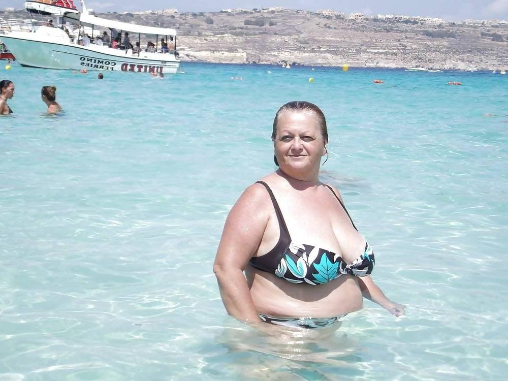 16P Bbw mix 642 (Big older women in swimsuite)