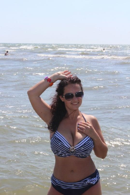 19P Busty Russian Woman 3636