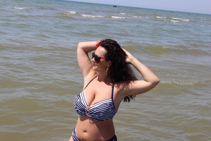 19P Busty Russian Woman 3636