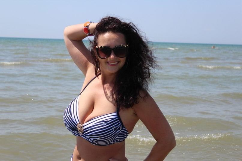 19P Busty Russian Woman 3636
