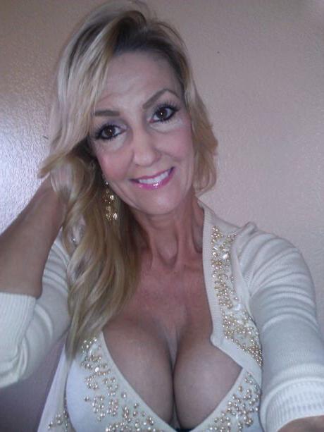 25P Just catch a horny Granny (562)