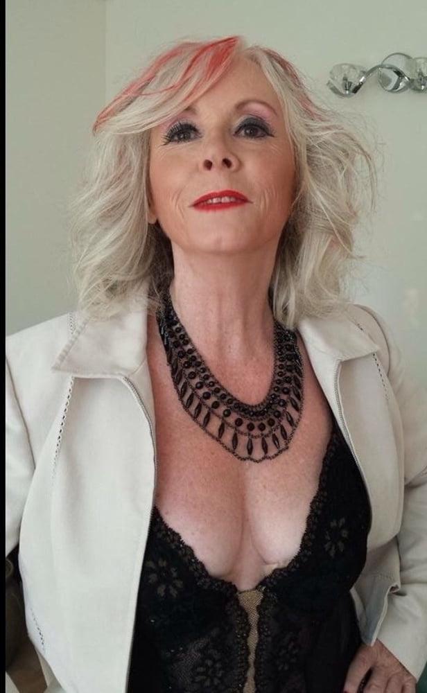 25P Just catch a horny Granny (562)