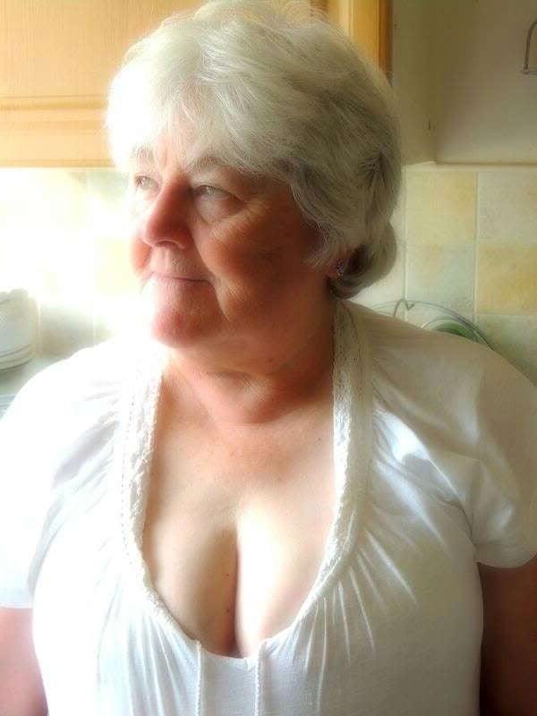 25P Granny are the Best Friends 2020