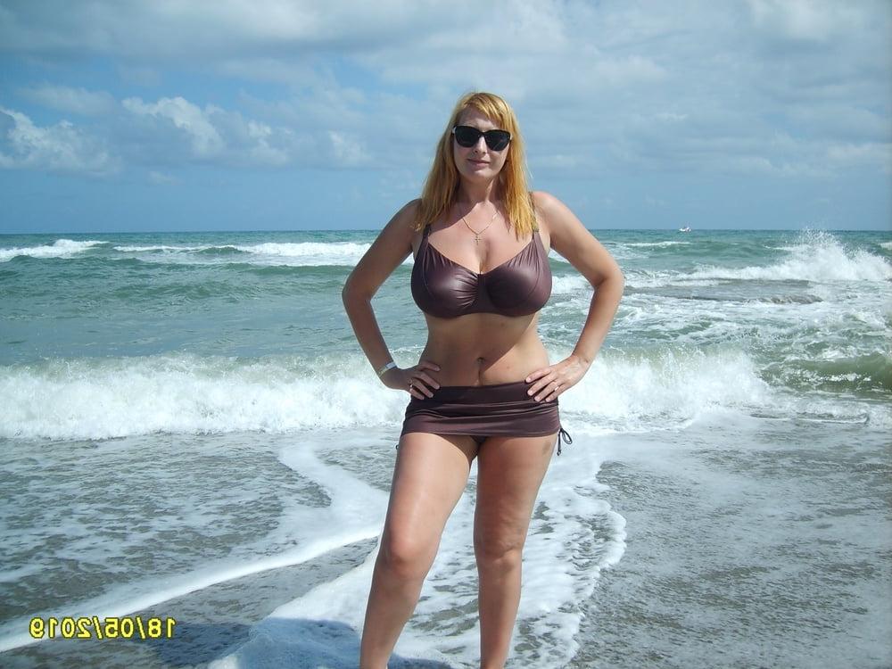 25P Busty Russian Woman 3632