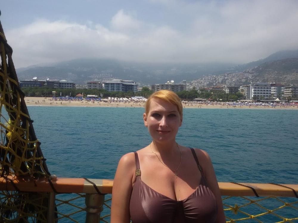 25P Busty Russian Woman 3632