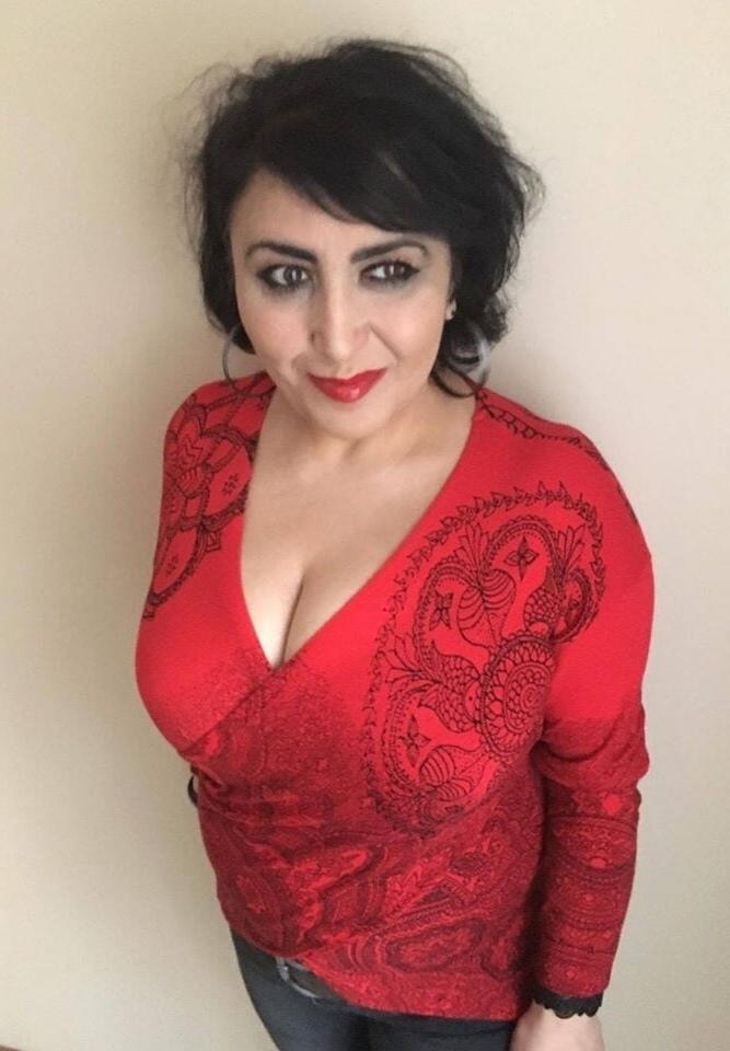 10P Busty Russian Woman 3637