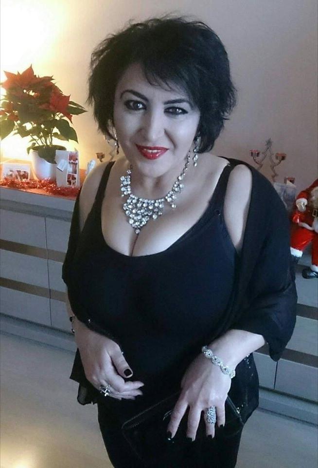 10P Busty Russian Woman 3637
