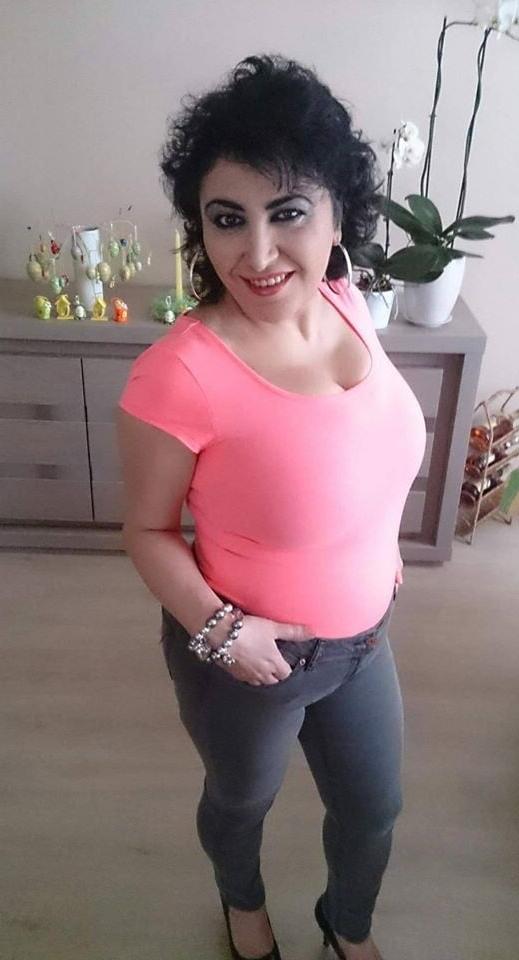 10P Busty Russian Woman 3637