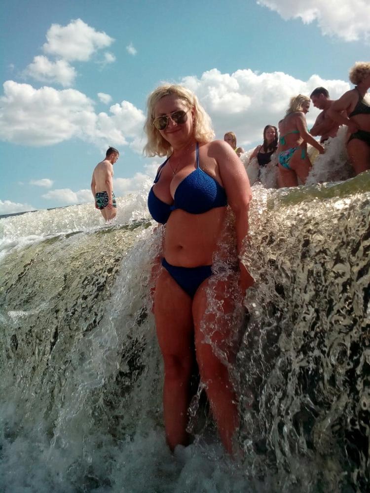 12P Busty Russian Woman 3633