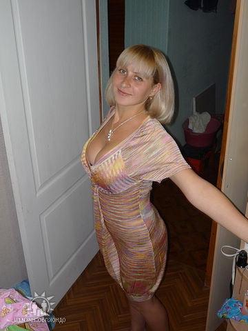 12P Busty Russian Woman 3633
