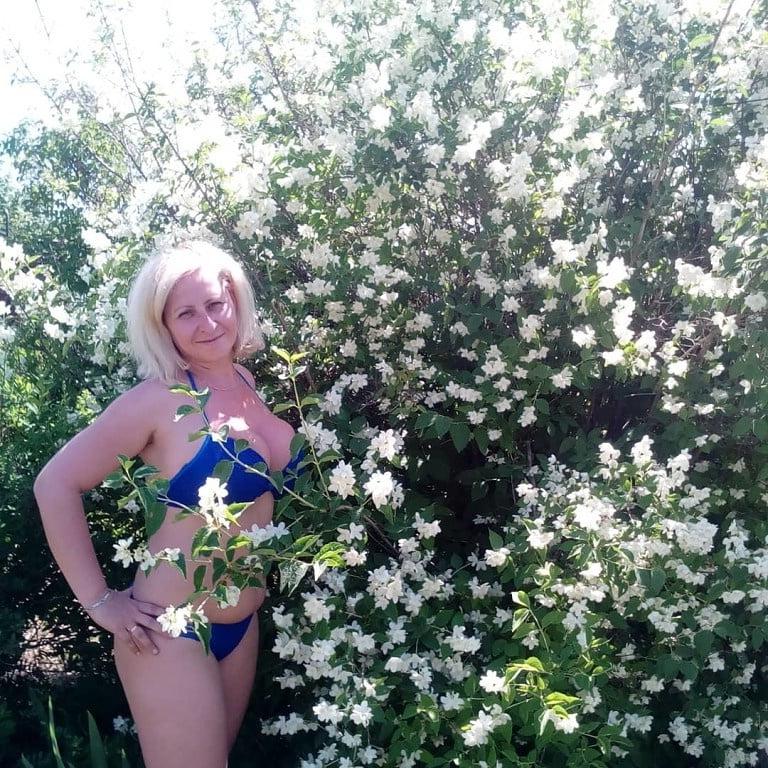 12P Busty Russian Woman 3633