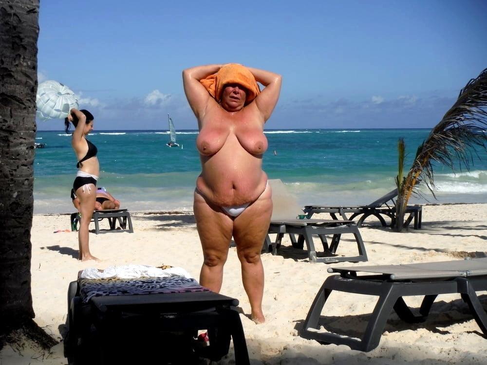15P BBW matures and grannies at the beach 506