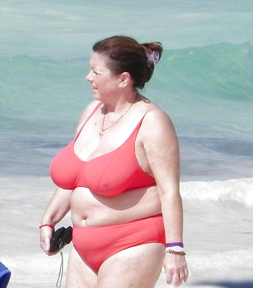 15P BBW matures and grannies at the beach 506