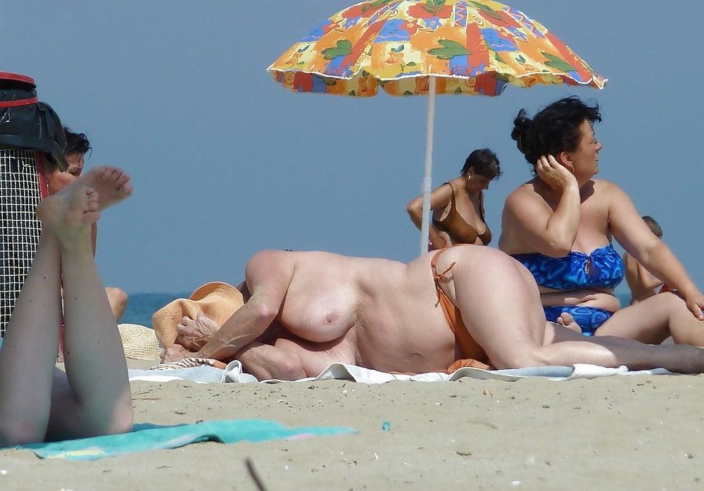 15P BBW matures and grannies at the beach 506