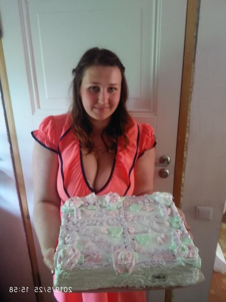 21P Busty Russian Woman 3631
