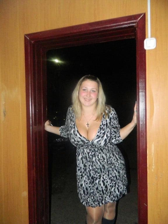 21P Busty Russian Woman 3631