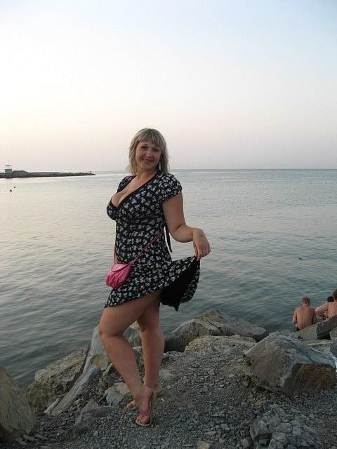 21P Busty Russian Woman 3631