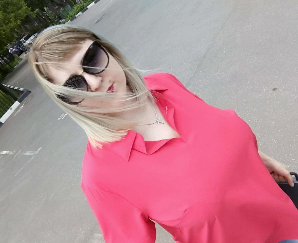 16P Busty Russian Woman 3629