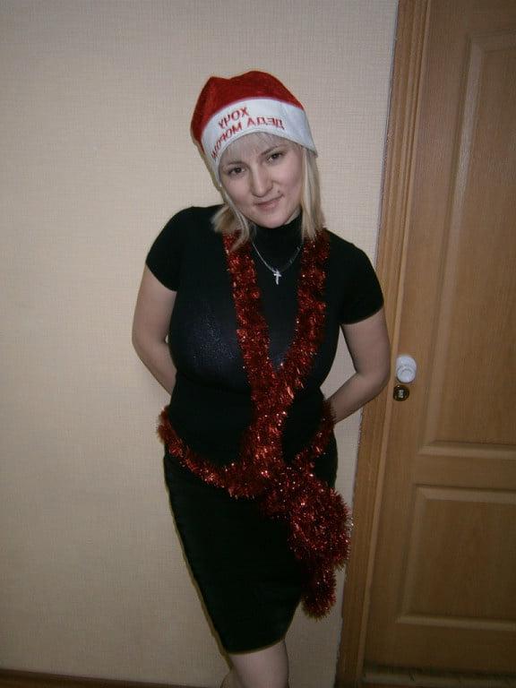 16P Busty Russian Woman 3629