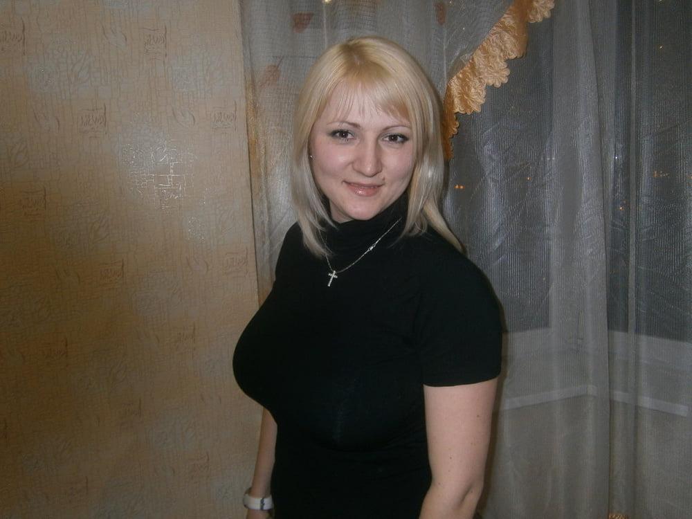 16P Busty Russian Woman 3629