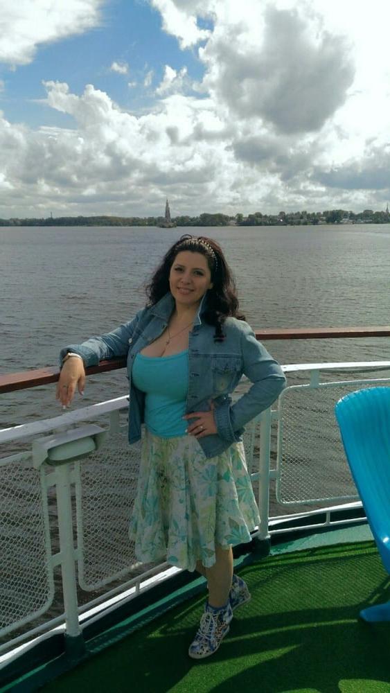 13P Busty Russian Woman 3627