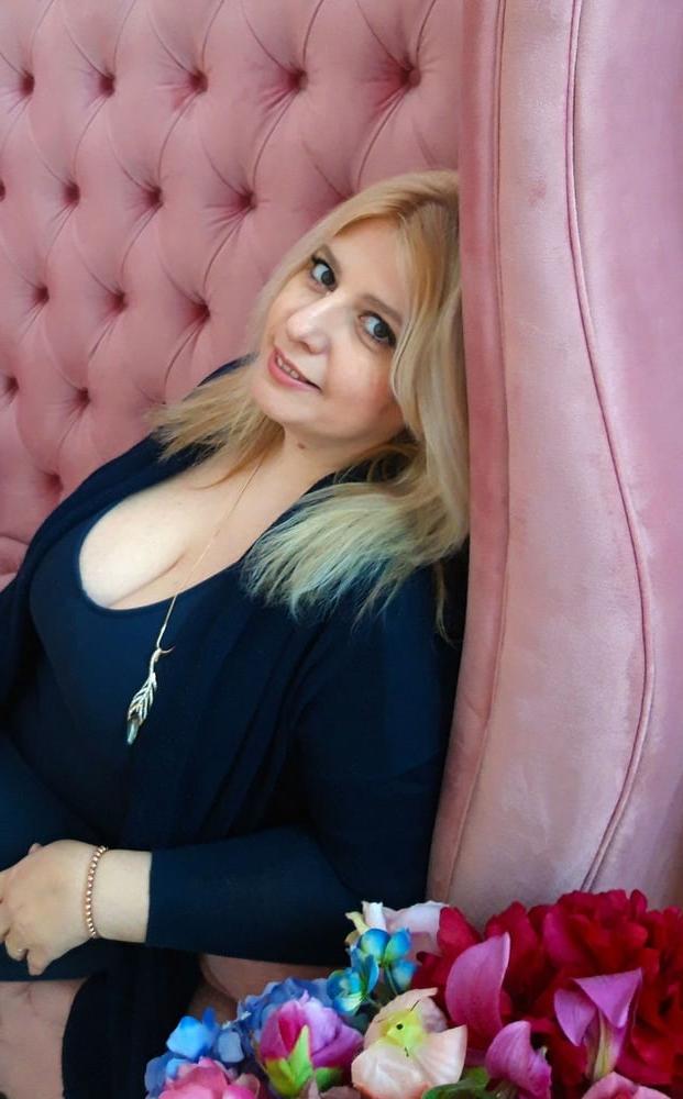 13P Busty Russian Woman 3627