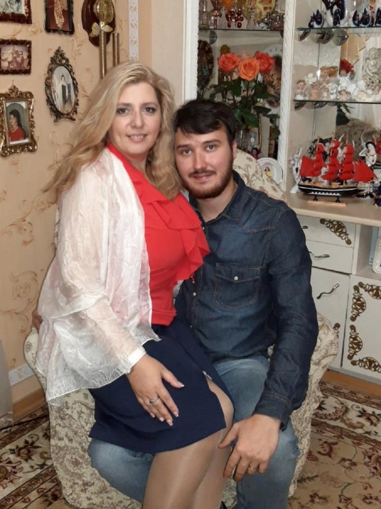 13P Busty Russian Woman 3627