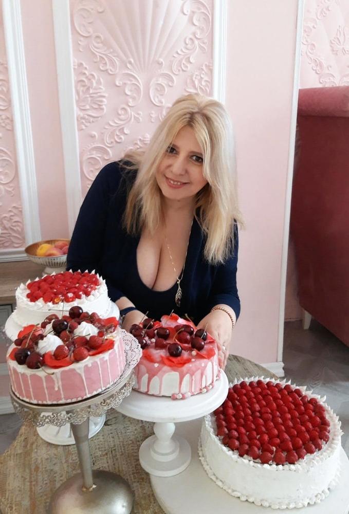 13P Busty Russian Woman 3627